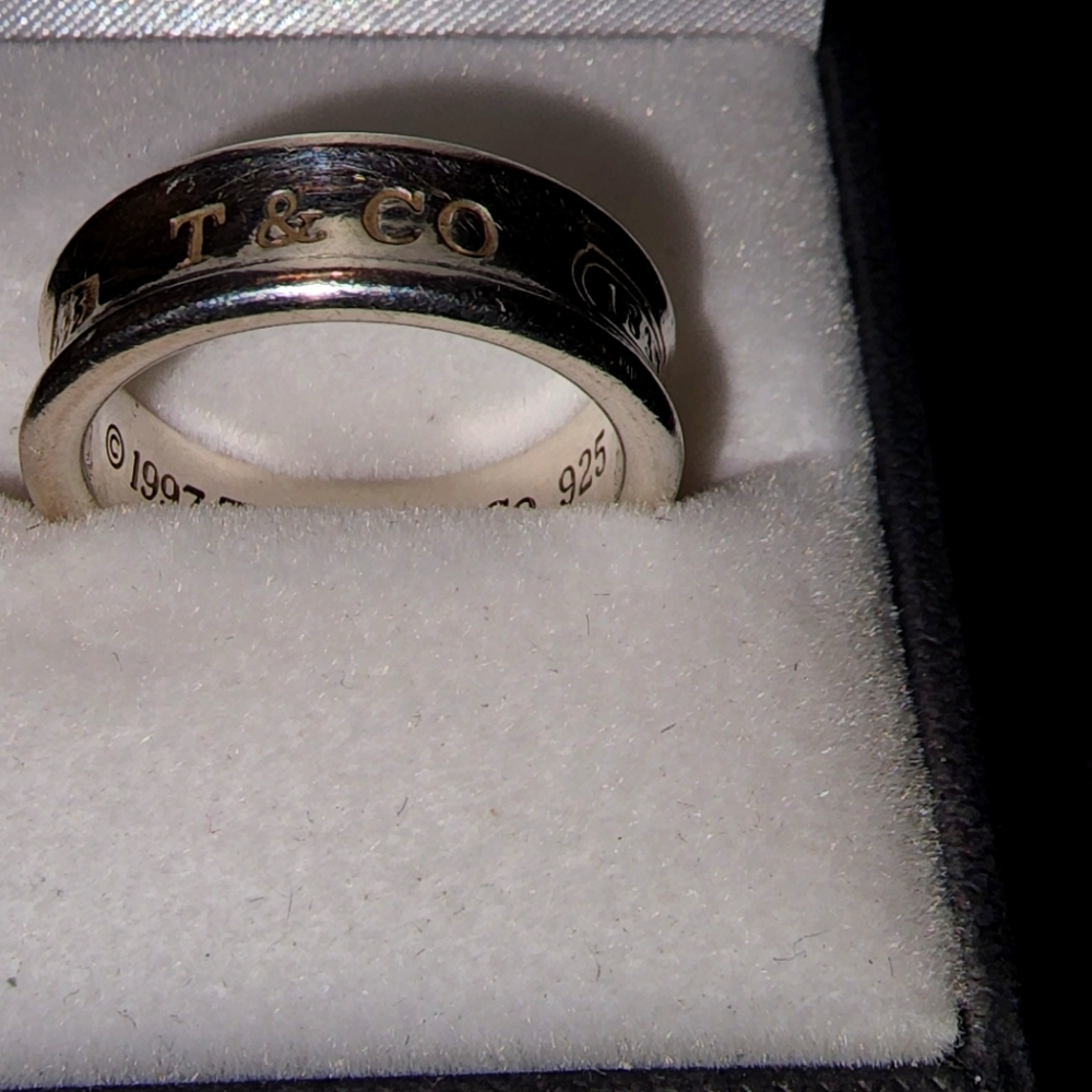 Tiffany & CO. 1837 Wide Concave Ring